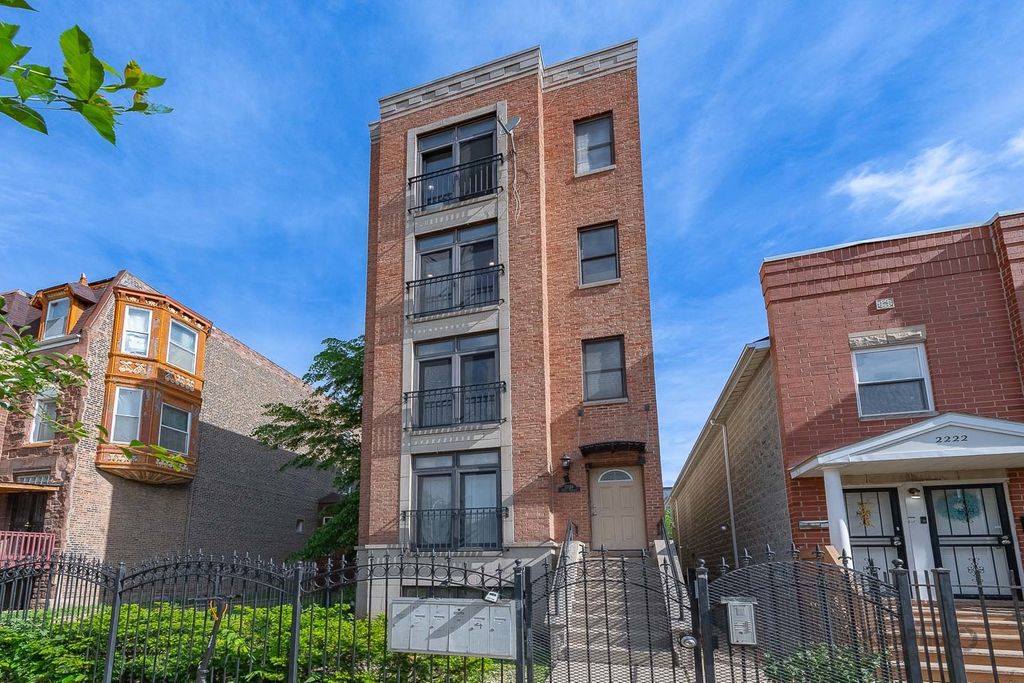 2226 W Monroe Street 3, Chicago, IL 60612