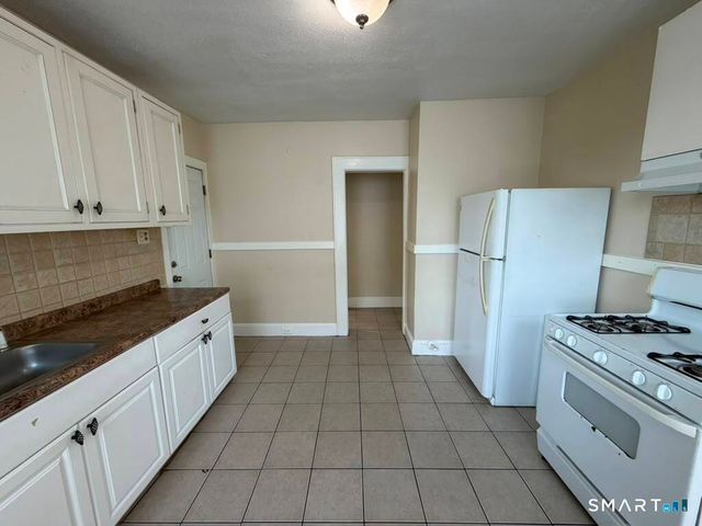 223 Wayne Street 2nd Fl., Bridgeport, CT 06606