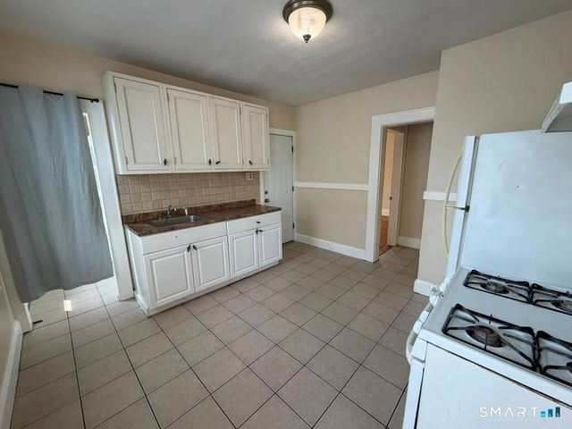 223 Wayne Street 2nd Fl., Bridgeport, CT 06606