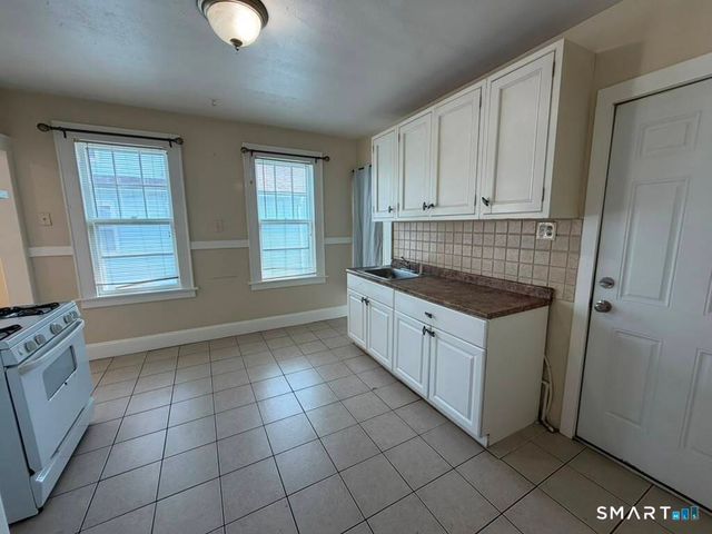 223 Wayne Street 2nd Fl., Bridgeport, CT 06606