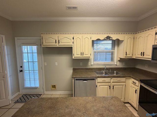 2410 Brookline Court, Decatur, AL 35603