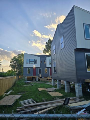 3206 Retta Street, Houston, TX 77026