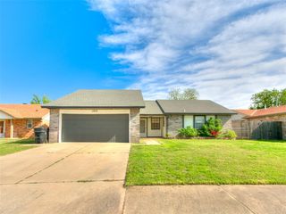 1357 W Cedarbrook Lane, Moore, OK 73170