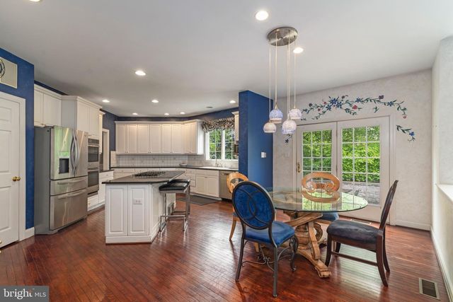 132 COUNTRY CLUB DR, Moorestown, NJ 08057