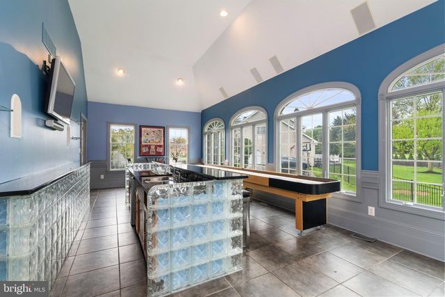 132 COUNTRY CLUB DR, Moorestown, NJ 08057