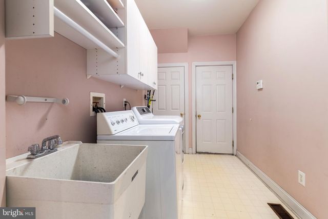 132 COUNTRY CLUB DR, Moorestown, NJ 08057