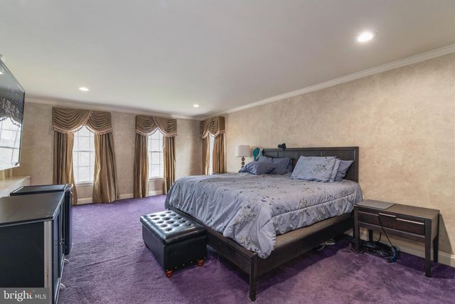132 COUNTRY CLUB DR, Moorestown, NJ 08057