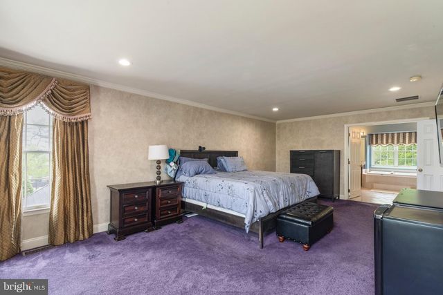 132 COUNTRY CLUB DR, Moorestown, NJ 08057