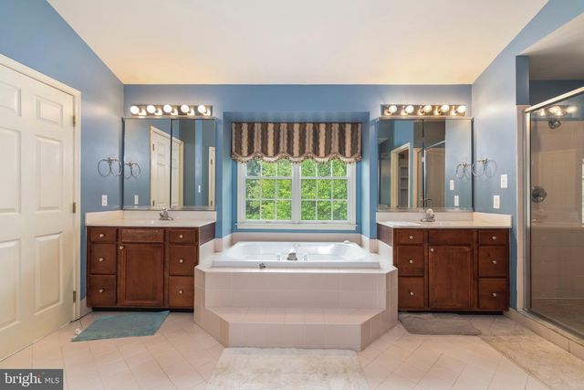 132 COUNTRY CLUB DR, Moorestown, NJ 08057