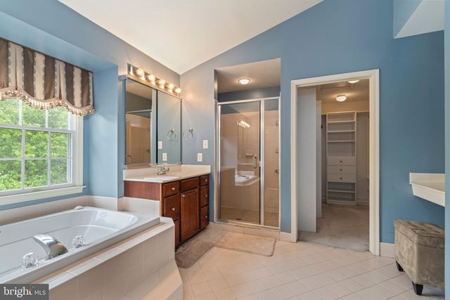 132 COUNTRY CLUB DR, Moorestown, NJ 08057