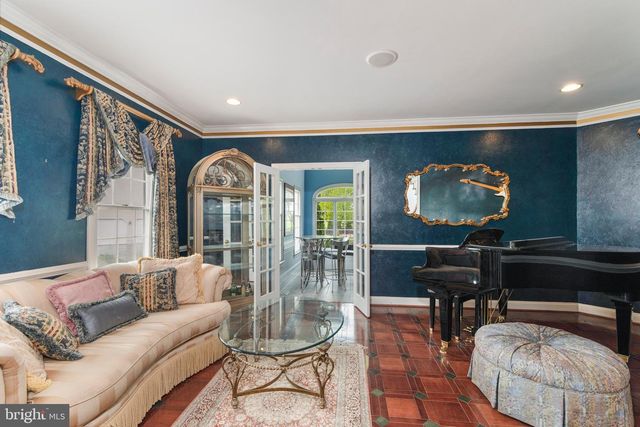 132 COUNTRY CLUB DR, Moorestown, NJ 08057