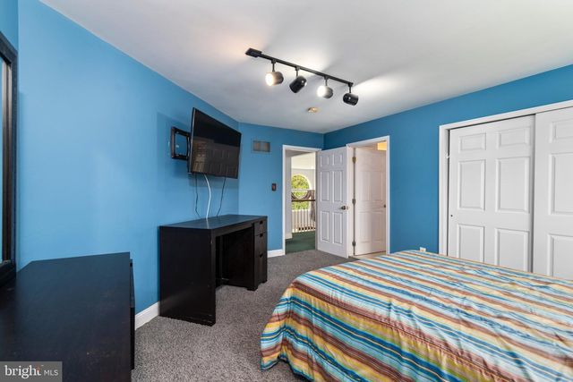 132 COUNTRY CLUB DR, Moorestown, NJ 08057