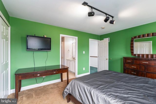 132 COUNTRY CLUB DR, Moorestown, NJ 08057