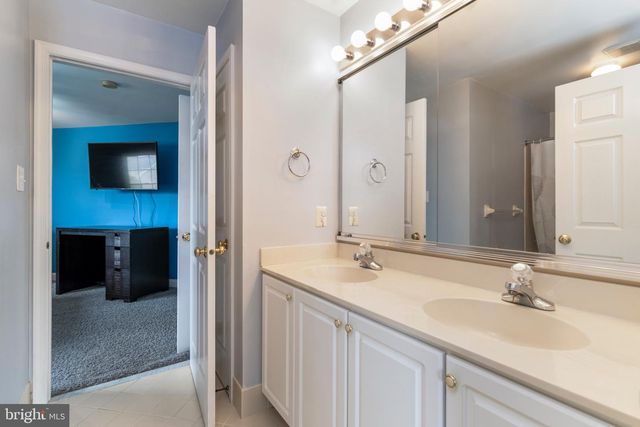 132 COUNTRY CLUB DR, Moorestown, NJ 08057