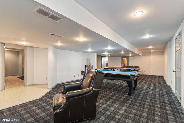 132 COUNTRY CLUB DR, Moorestown, NJ 08057