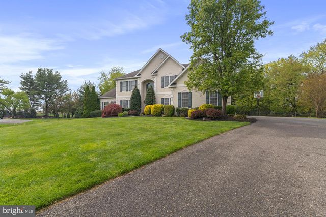 132 COUNTRY CLUB DR, Moorestown, NJ 08057