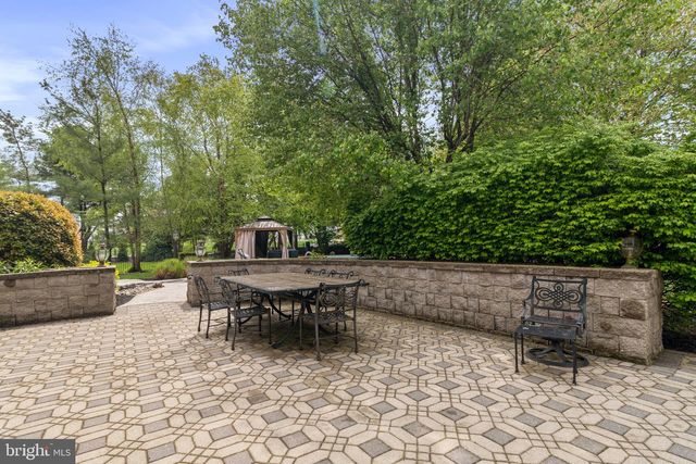 132 COUNTRY CLUB DR, Moorestown, NJ 08057
