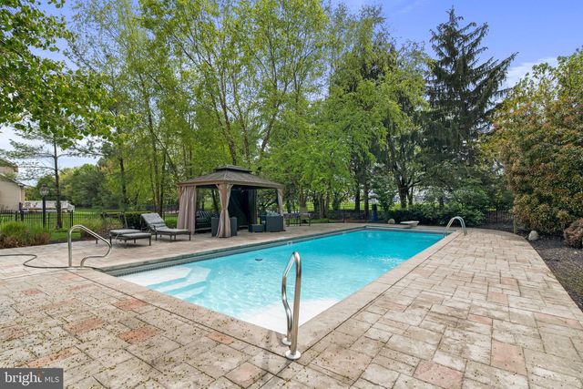 132 COUNTRY CLUB DR, Moorestown, NJ 08057