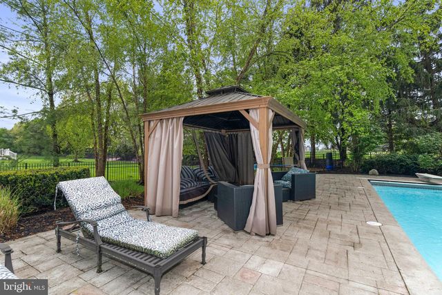 132 COUNTRY CLUB DR, Moorestown, NJ 08057