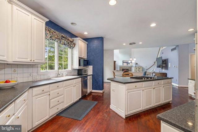 132 COUNTRY CLUB DR, Moorestown, NJ 08057