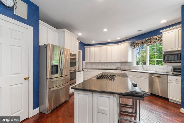 132 COUNTRY CLUB DR, Moorestown, NJ 08057