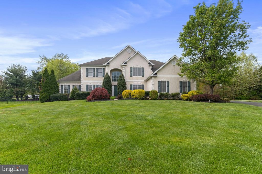 132 COUNTRY CLUB DR, Moorestown, NJ 08057