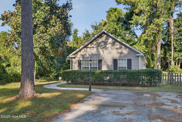 522 Motts Creek Road, Wilmington, NC 28412