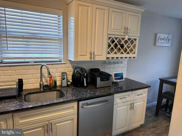 34 RIVER BANK DR, Roebling, NJ 08554