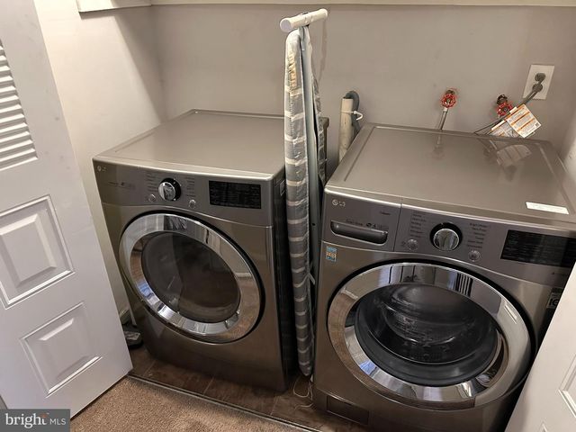 34 RIVER BANK DR, Roebling, NJ 08554