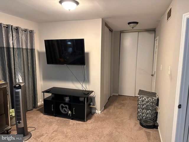 34 RIVER BANK DR, Roebling, NJ 08554