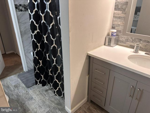 34 RIVER BANK DR, Roebling, NJ 08554