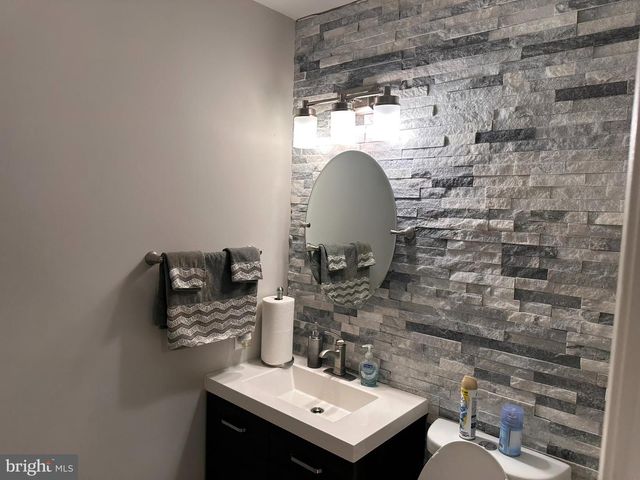 34 RIVER BANK DR, Roebling, NJ 08554