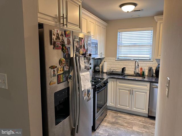 34 RIVER BANK DR, Roebling, NJ 08554