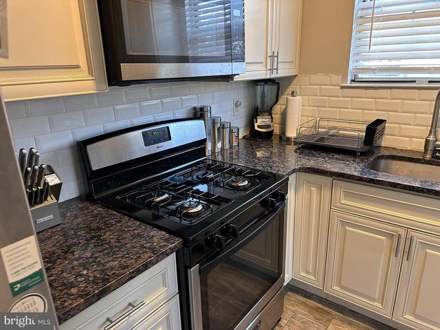 34 RIVER BANK DR, Roebling, NJ 08554