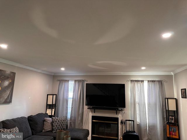 34 RIVER BANK DR, Roebling, NJ 08554