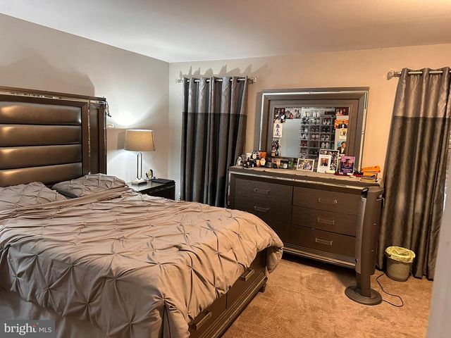 34 RIVER BANK DR, Roebling, NJ 08554