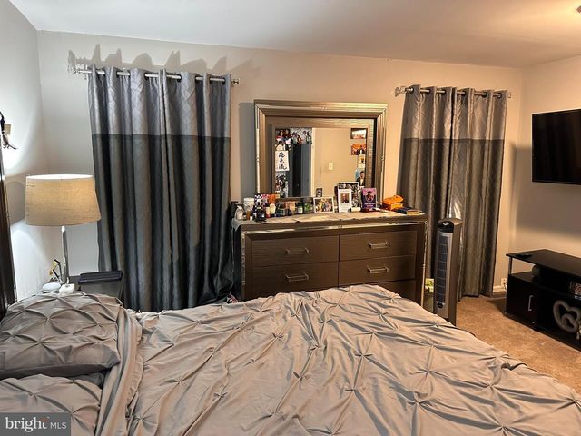 34 RIVER BANK DR, Roebling, NJ 08554