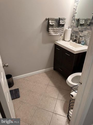 34 RIVER BANK DR, Roebling, NJ 08554