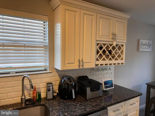 34 RIVER BANK DR, Roebling, NJ 08554