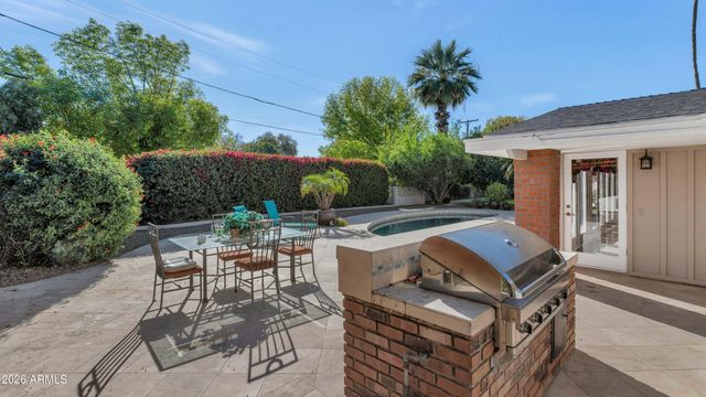 7131 N 12TH Place, Phoenix, AZ 85020