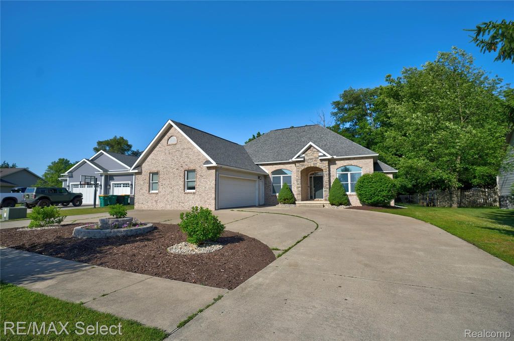 199 BROOKSIDE Drive, Flushing, MI 48433