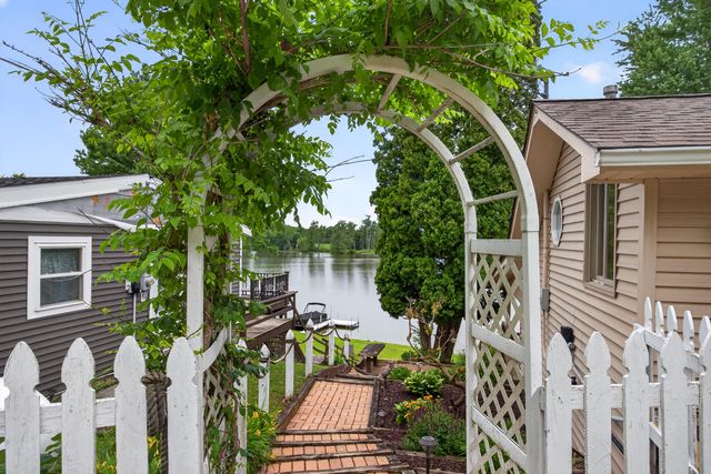 14384 Zimmerman Drive, Hudson, MI 49247