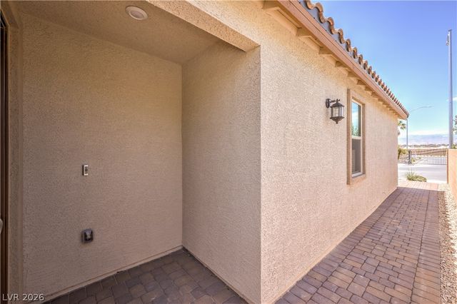 5722 Old Pine Street, North Las Vegas, NV 89081
