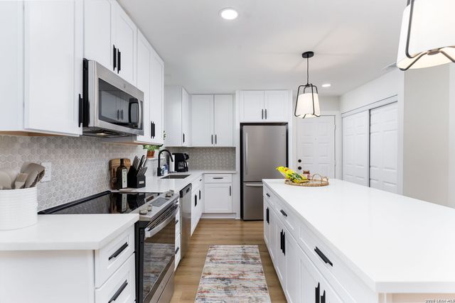 17115 Springhill, San Antonio, TX 78232