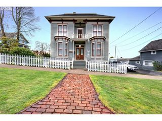 369 37th St, Astoria, OR 97103