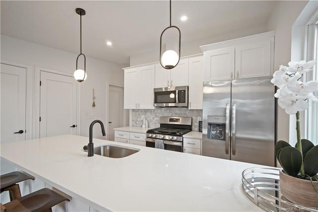 75 Henry Street 3West, Stamford, CT 06902