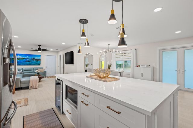 9165 SE Yacht Club Circle, Hobe Sound, FL 33455