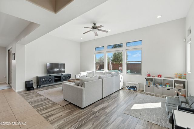 3501 W Tailfeather Drive, Marana, AZ 85658
