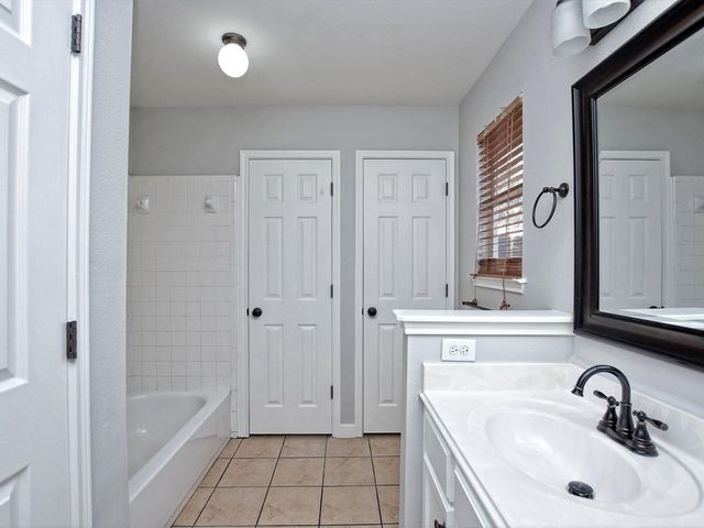 806 Red River LN, Leander, TX 78641