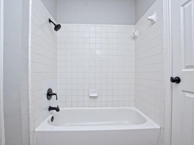 806 Red River LN, Leander, TX 78641